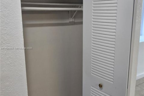 Apartment in Cutler Bay, Florida 1 bedroom, 20773.04 sq.m. № 1990468 - photo 2