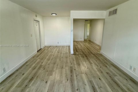 House in North Lauderdale, Florida 3 bedrooms, 106.84 sq.m. № 2043950 - photo 3