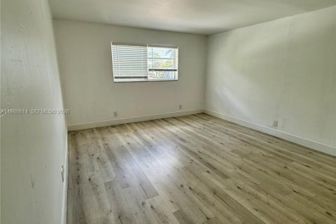 House in North Lauderdale, Florida 3 bedrooms, 106.84 sq.m. № 2043950 - photo 2