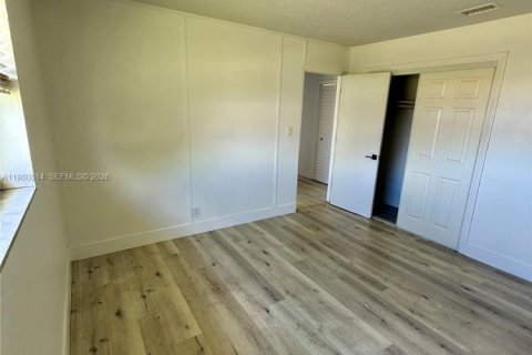 House in North Lauderdale, Florida 3 bedrooms, 106.84 sq.m. № 2043950 - photo 11