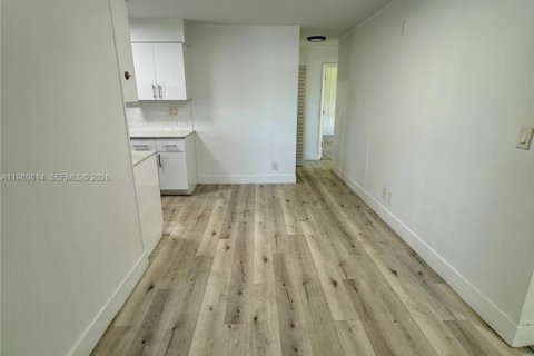 House in North Lauderdale, Florida 3 bedrooms, 106.84 sq.m. № 2043950 - photo 4
