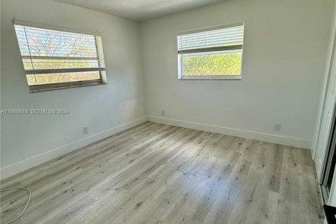 House in North Lauderdale, Florida 3 bedrooms, 106.84 sq.m. № 2043950 - photo 8