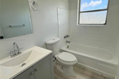 House in North Lauderdale, Florida 3 bedrooms, 106.84 sq.m. № 2043950 - photo 7