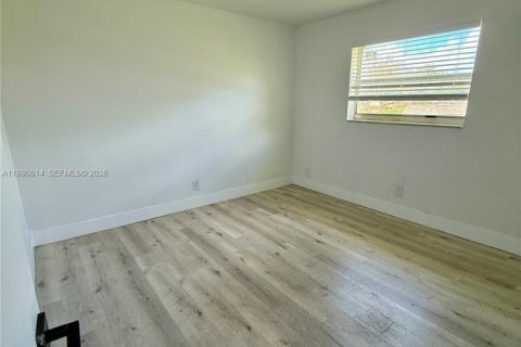 House in North Lauderdale, Florida 3 bedrooms, 106.84 sq.m. № 2043950 - photo 5