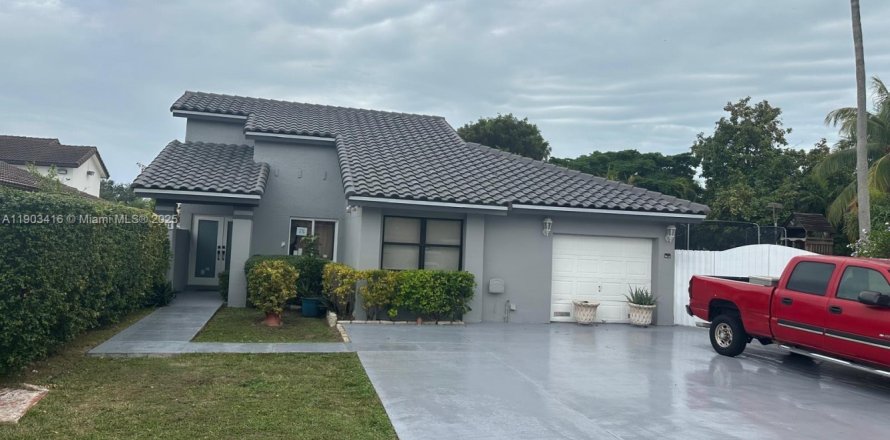 Дом в Майами, Флорида 3 спальни, 132.48м2 № 1955295