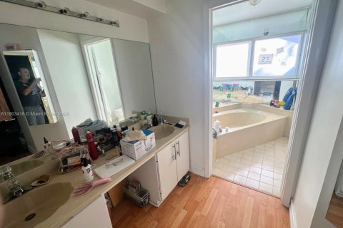 Купить виллу или дом в Майами, Флорида 3 спальни, 132.48м2, № 1955295 - фото 19