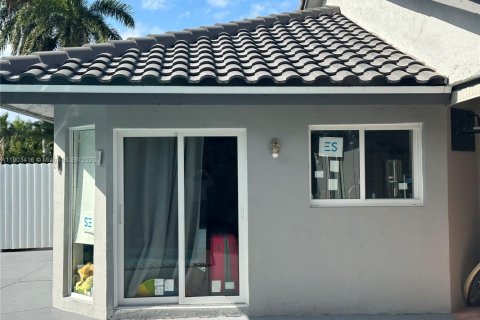 Купить виллу или дом в Майами, Флорида 3 спальни, 132.48м2, № 1955295 - фото 10