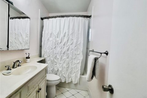 Купить виллу или дом в Майами, Флорида 4 спальни, 227.8м2, № 2048676 - фото 6