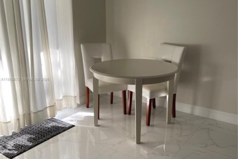 Купить виллу или дом в Майами, Флорида 4 спальни, 227.8м2, № 2048676 - фото 30