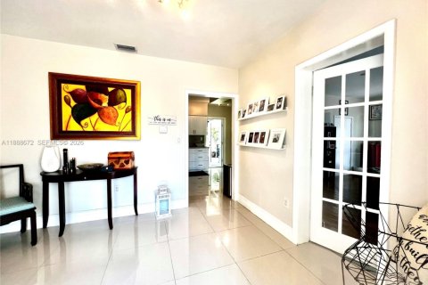 Купить виллу или дом в Майами, Флорида 4 спальни, 227.8м2, № 2048676 - фото 18