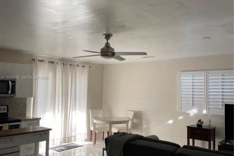 Купить виллу или дом в Майами, Флорида 4 спальни, 227.8м2, № 2048676 - фото 29