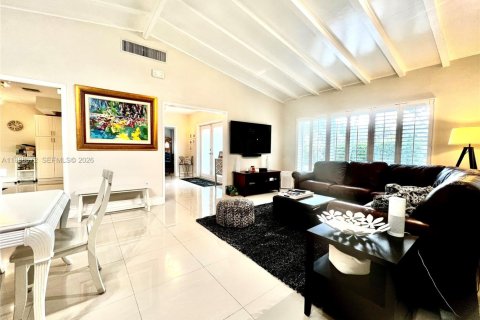 Купить виллу или дом в Майами, Флорида 4 спальни, 227.8м2, № 2048676 - фото 13