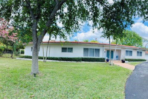 Купить виллу или дом в Майами, Флорида 4 спальни, 227.8м2, № 2048676 - фото 24