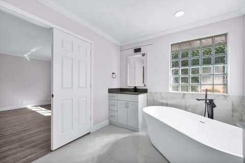 House in Weston, Florida 5 bedrooms, 339.46 sq.m. № 936549 - photo 1