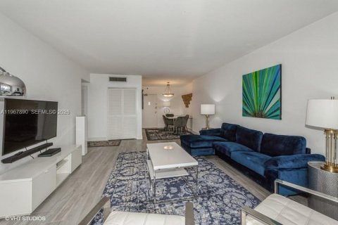 Condominio en alquiler en Miami Beach, Florida, 1 dormitorio, 77.76 m2 № 2029416 - foto 3