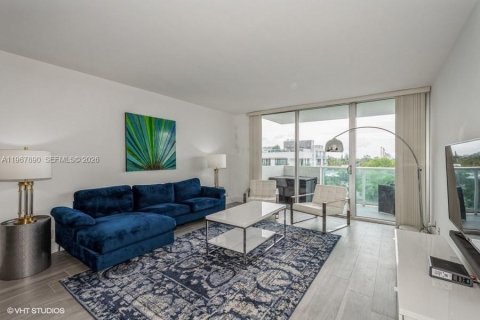 Condominio en alquiler en Miami Beach, Florida, 1 dormitorio, 77.76 m2 № 2029416 - foto 2