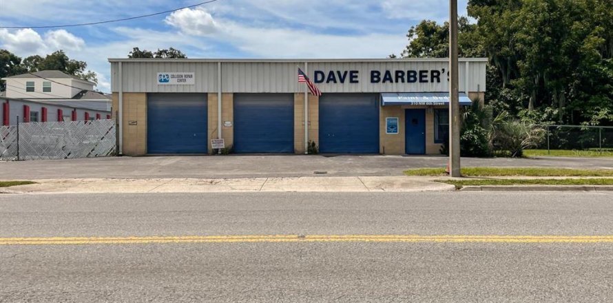 Commercial property in Gainesville, Florida № 1386320