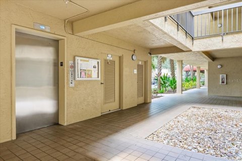 Apartment in Sarasota, Florida 2 bedrooms, 134.24 sq.m. № 2156409 - photo 24