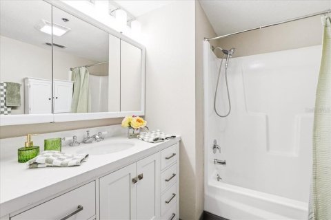 Apartment in Sarasota, Florida 2 bedrooms, 134.24 sq.m. № 2156409 - photo 22