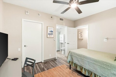 Apartment in Sarasota, Florida 2 bedrooms, 134.24 sq.m. № 2156409 - photo 21