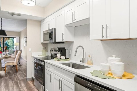 Apartment in Sarasota, Florida 2 bedrooms, 134.24 sq.m. № 2156409 - photo 9