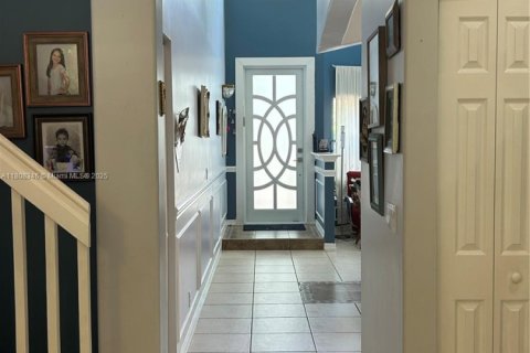 Casa en venta en Hollywood, Florida, 4 dormitorios, 202.9 m2 № 1788750 - foto 2