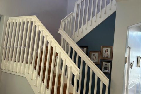 Casa en venta en Hollywood, Florida, 4 dormitorios, 202.9 m2 № 1788750 - foto 9