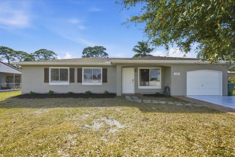 Villa ou maison à vendre à Port St. Lucie, Floride: 5 chambres, 161.09 m2 № 2083086 - photo 4