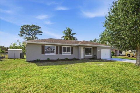 Villa ou maison à vendre à Port St. Lucie, Floride: 5 chambres, 161.09 m2 № 2083086 - photo 3