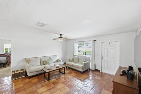 Villa ou maison à vendre à Port St. Lucie, Floride: 5 chambres, 161.09 m2 № 2083086 - photo 9