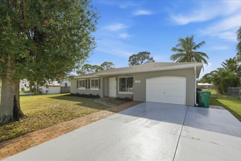 Villa ou maison à Port St. Lucie, Floride 5 chambres, 161.09 m2 № 2083086