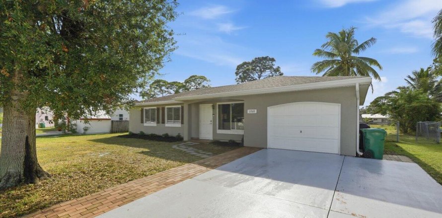 Villa ou maison à Port St. Lucie, Floride 5 chambres, 161.09 m2 № 2083086