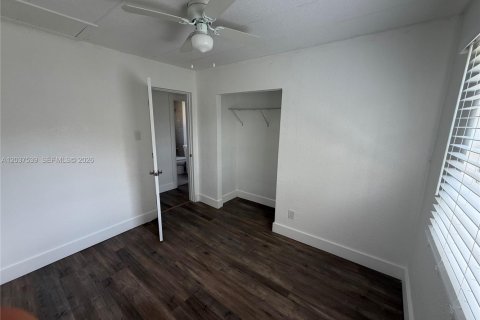 House in Fort Lauderdale, Florida 5 bedrooms, 132.48 sq.m. № 2154362 - photo 22