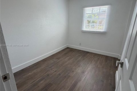 House in Fort Lauderdale, Florida 5 bedrooms, 132.48 sq.m. № 2154362 - photo 18