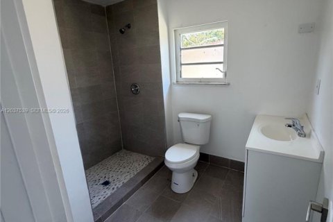 House in Fort Lauderdale, Florida 5 bedrooms, 132.48 sq.m. № 2154362 - photo 24