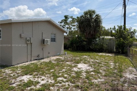 House in Fort Lauderdale, Florida 5 bedrooms, 132.48 sq.m. № 2154362 - photo 28