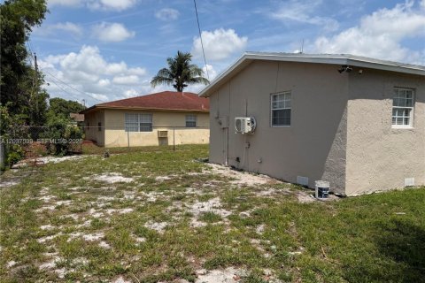 House in Fort Lauderdale, Florida 5 bedrooms, 132.48 sq.m. № 2154362 - photo 27
