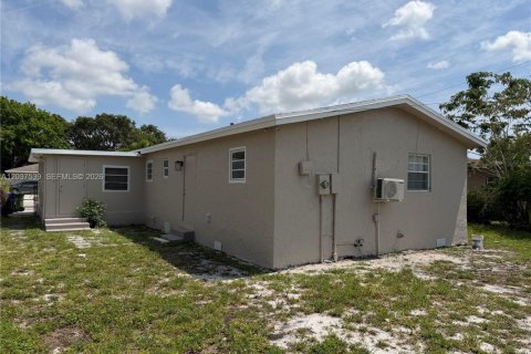 House in Fort Lauderdale, Florida 5 bedrooms, 132.48 sq.m. № 2154362 - photo 29