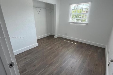 House in Fort Lauderdale, Florida 5 bedrooms, 132.48 sq.m. № 2154362 - photo 16