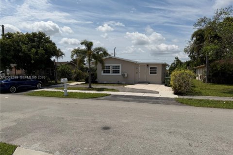 House in Fort Lauderdale, Florida 5 bedrooms, 132.48 sq.m. № 2154362 - photo 3