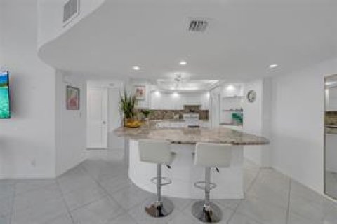 Condominio en alquiler en Fort Lauderdale, Florida, 2 dormitorios, 125.98 m2 № 2085398 - foto 6