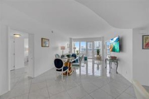 Condominio en alquiler en Fort Lauderdale, Florida, 2 dormitorios, 125.98 m2 № 2085398 - foto 18