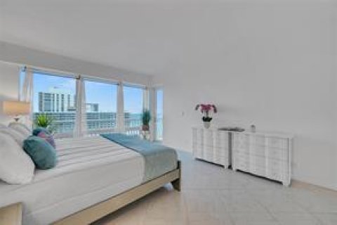 Condominio en alquiler en Fort Lauderdale, Florida, 2 dormitorios, 125.98 m2 № 2085398 - foto 24