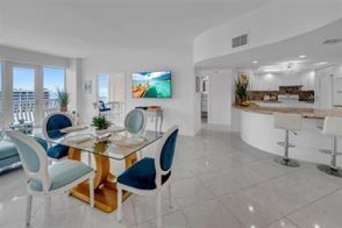 Condominio en alquiler en Fort Lauderdale, Florida, 2 dormitorios, 125.98 m2 № 2085398 - foto 2