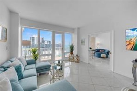 Condominio en alquiler en Fort Lauderdale, Florida, 2 dormitorios, 125.98 m2 № 2085398 - foto 10