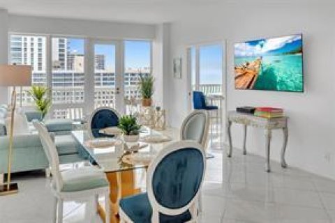 Condominio en alquiler en Fort Lauderdale, Florida, 2 dormitorios, 125.98 m2 № 2085398 - foto 4