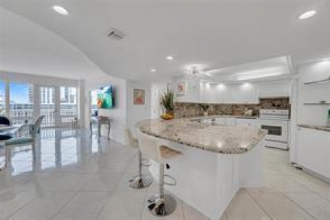 Condominio en alquiler en Fort Lauderdale, Florida, 2 dormitorios, 125.98 m2 № 2085398 - foto 5