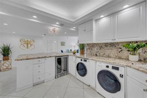 Condominio en alquiler en Fort Lauderdale, Florida, 2 dormitorios, 125.98 m2 № 2085398 - foto 9