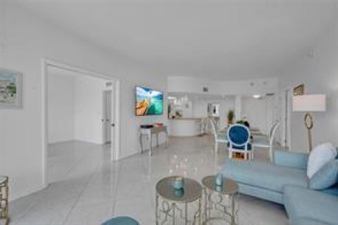 Condominio en alquiler en Fort Lauderdale, Florida, 2 dormitorios, 125.98 m2 № 2085398 - foto 16