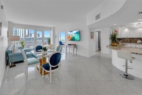 Condominio en Fort Lauderdale, Florida, 2 dormitorios  № 2085398